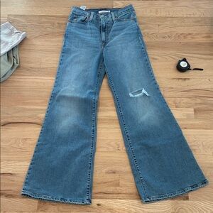 Levi ribcage bell size 28